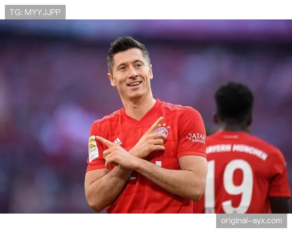 哎哟，莱万多夫斯基超市结账那一篮东西，我一个月工资还差不多