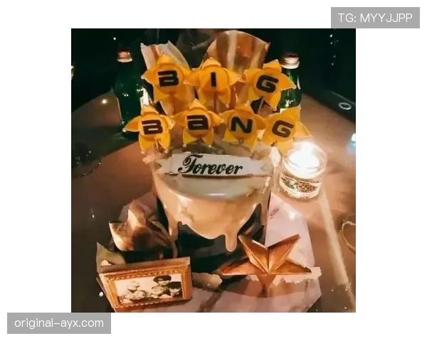 扎克拉文穿着破帽衫去咖啡店，结账那页账单把周围空气掏空